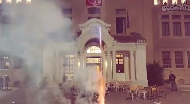  Roma, barricate nella notte al Mamiani. Occupati anche Croce e De Sanctis 