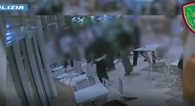  Rissa sulla nave da crociera, volano sedie e tavolini. «È scoppiato tutto dopo una battuta a una ragazza» 