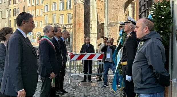  Roma, tensione per la presenza dell'Anpi al ricordo del rastrellamento del Ghetto 