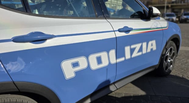  Milano, ragazza trovata morta in una camera d'hotel: la giovane aveva 25 anni. Si ipotizza l'abuso di sostanze stupefacenti 