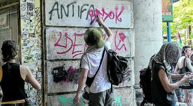 Roma, quanto costano i cortei? Risponde la vicesindaca Silvia Scozzese: «A bilancio 8 milioni l'anno» 
