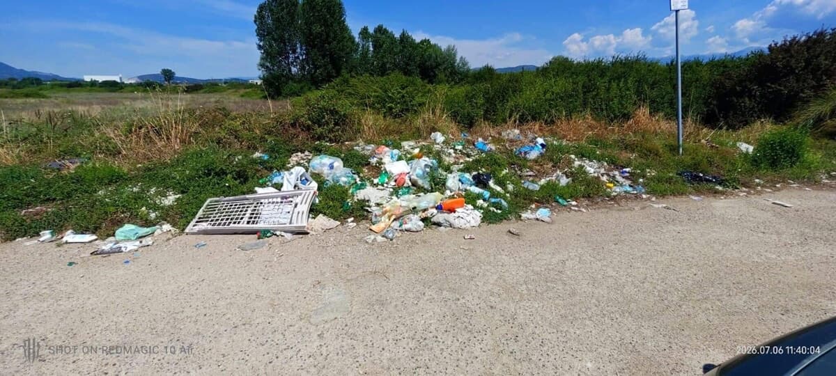 Frosinone, ancora rifiuti abbandonati: Fare Verde segnala il degrado in zona aeroporto