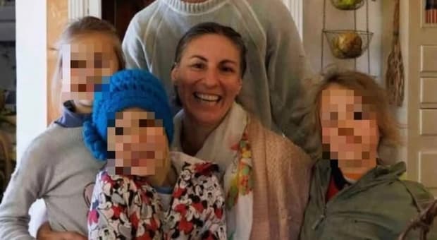  Famiglia del bosco, i bambini a casa dopo quasi un anno. «Hanno fatto merenda insieme». E Pillon si commuove 