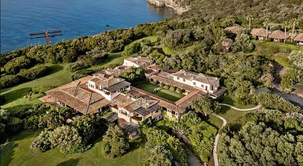  Villa Certosa venduta ad Al Thani per 350 milioni: la residenza di Berlusconi potrebbe diventare un hotel 
