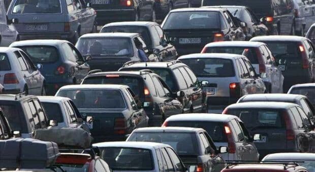  Blocco Diesel Euro 5, dal 1° ottobre cambia tutto: dove scatta e quali auto dovranno fermarsi 