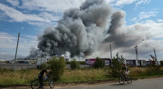  Ucraina, Putin ammette «danni all'economia» dopo i raid di Kiev. Poi avverte: «Pronti a reagire, risposta sarà distruttiva» 