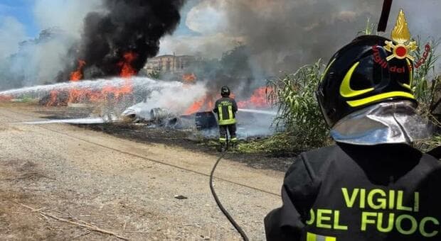  Fiamme vicino ai binari a Roma, treni bloccati per ore. Cancellati 30 convogli 
