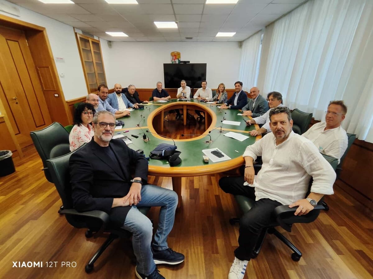 Il centrosinistra lancia il "modello Gualtieri" per riprendersi i comuni e la Regione. Nel 2027 al voto anche a Frosinone