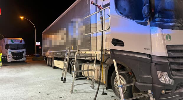  Danni al camion, autista licenziato con una raccomandata. Il giudice del lavoro: «È illegittimo, l'azienda risarcisca» 