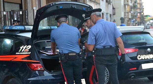 Roma, rubano un chilo d?oro a una coppia di anziani e si schiantano con l?auto. Arrestati due truffatori 