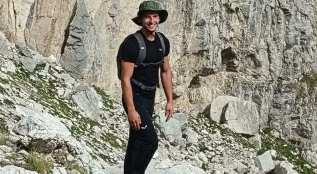  Andrea Moretti, morto al Colosseo: il mestiere del rocciatore come il padre, rimasto invalido dopo un infortunio 