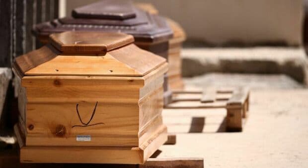  Firenze, scambio di salme all'obitorio: Leonardo cremato per errore. I parenti lo scoprono pochi minuti prima del funerale 