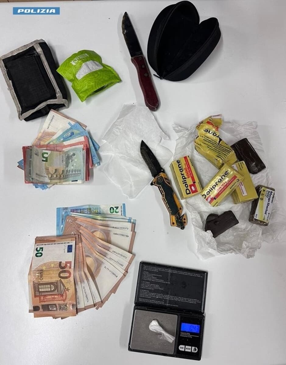 Cassino, spaccio in casa mentre è ai domiciliari: arrestato 37enne con oltre mezzo chilo di hashish