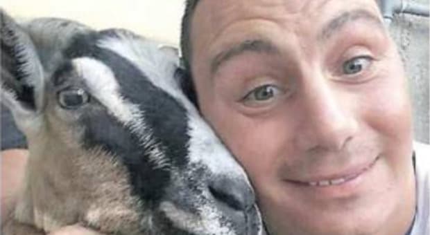  Italo Tarani muore alle terme, aveva 42 anni. «Un malore per il gran caldo»: trovato riverso in acqua, choc a Orte 