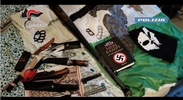  Baby terroristi in rete, ideavano attentati nelle scuole: «Razze inferiori, sgozziamoli». I legami con il 13enne di Roma che ha accoltellato la prof 