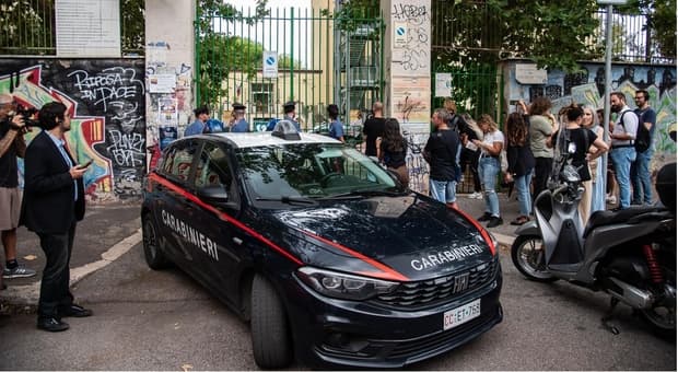  Prof accoltellata, il compagno di scuola eroe: «L?ho disarmato e bloccato, lui continuava a urlare il suo nome. Scappavano tutti» 