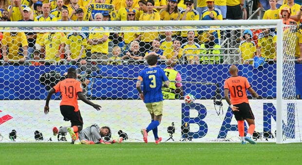  Brobbey, i fratelli calciatori e il debutto da sogno ai Mondiali: chi è l'autore di due gol in 17' con la Svezia 