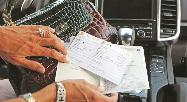  Bollo auto, esenzione nel 2026 per redditi bassi o auto ibride: come ottenerla, ecco cosa cambia 