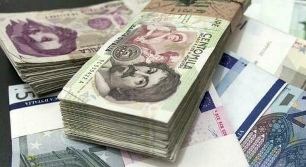  Trova 2 miliardi di lire nella cassetta di sicurezza dello zio defunto, ma la banca si rifiuta di convertirli: la storia del 51enne 