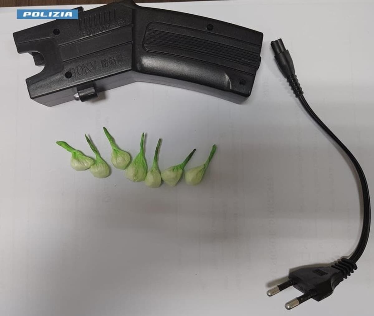 Cassino, fermato con un taser e sette dosi di cocaina: denunciato 21enne