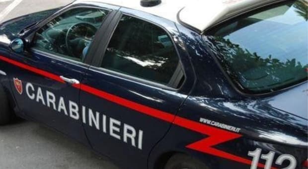  Roma, vede un uomo parlare con la ex e lo uccide a calci e pugni: arrestato 49enne 