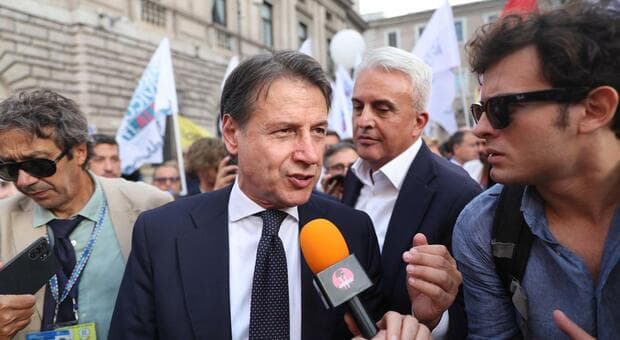  Conte: «Pronti al programma. Noi ci siamo, ma non possiamo riunirci da soli». Ma a frenare adesso è il Pd 