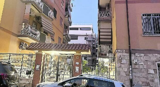  Roma, 16enne uccide la madre a mani nude con calci e pugni: «Non la sopportavo più» 