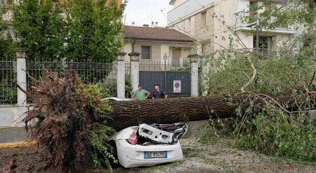  Trombe d'aria, la meteorologa: «In autunno rischi maggiori. Possiamo prevedere in che regione può scatenarsi» 