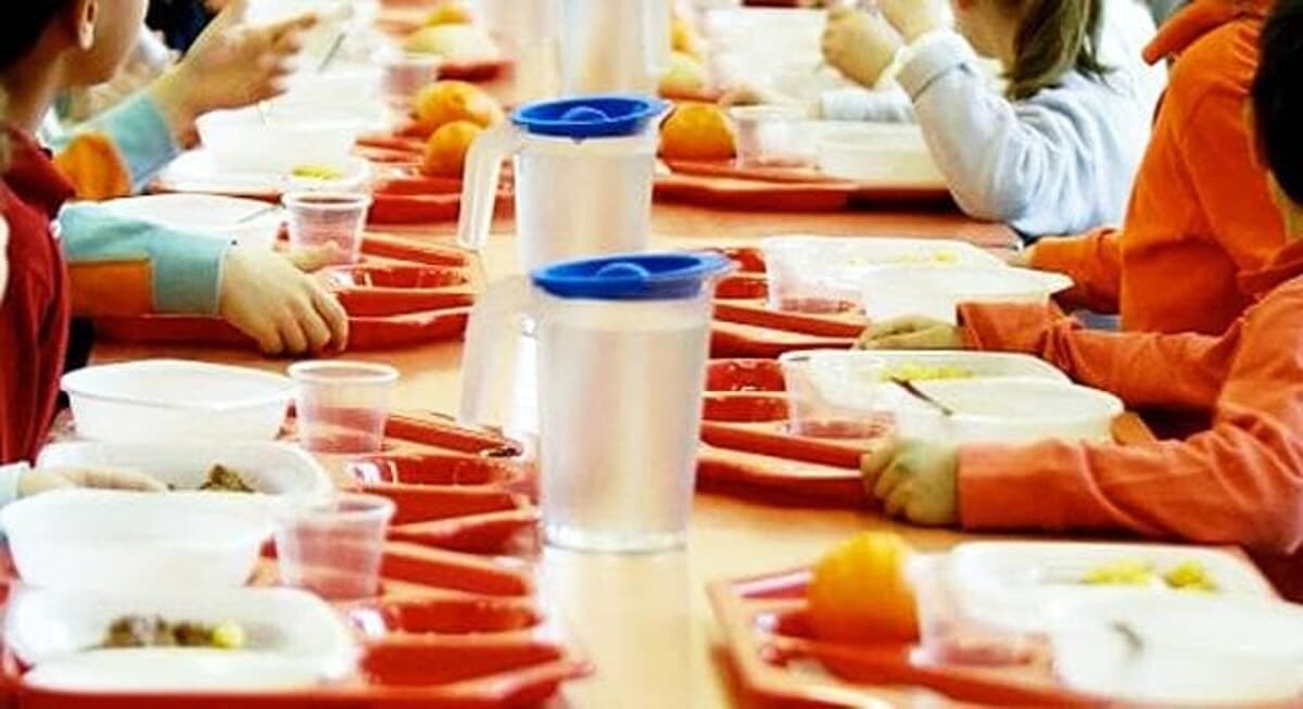 Frosinone, mensa scolastica meno cara: tariffe ridotte fino al 34% e iscrizioni online