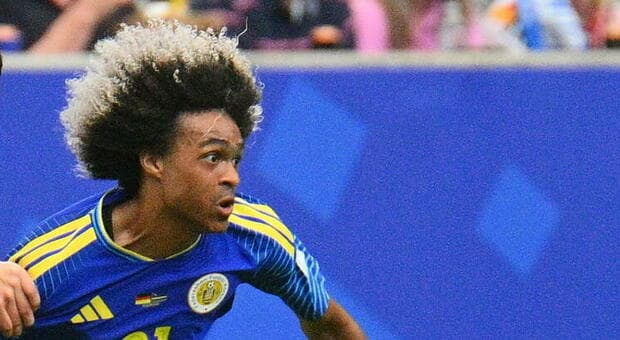  Tahith Chong, chi è l'unico convocato di Curaçao ad essere nato nell'isola: il passato allo United e le origini 