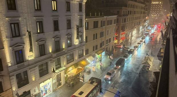  Nubifragio a Roma, violento temporale colpisce in serata la Capitale: le previsioni dei prossimi giorni 