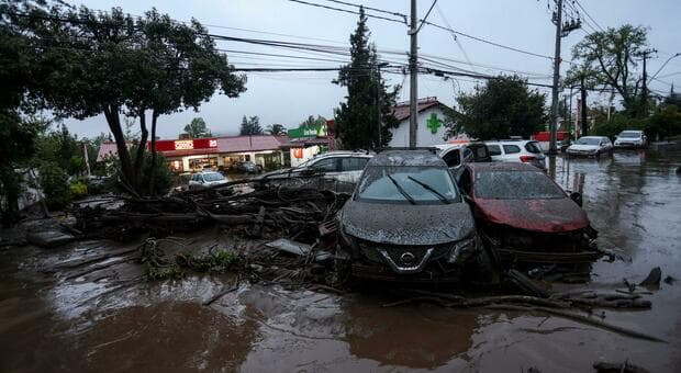  El Nino sferza il Cile, fango e allagamenti a Santiago: la capitale dichiarata «zona di catastrofe»
  