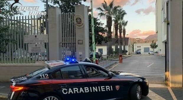  Bimbo di 11 anni investito da un'auto pirata a Salerno, è in fin di vita. Caccia a una Golf grigia 