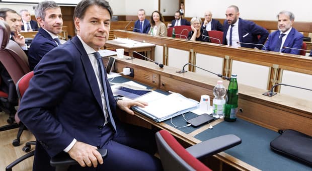  Covid, Conte: «Da me nessun illecito». E porta in procura un documento sui 100 milioni di euro alla Jc Electronics per le mascherine. Botta e risposta con Meloni 