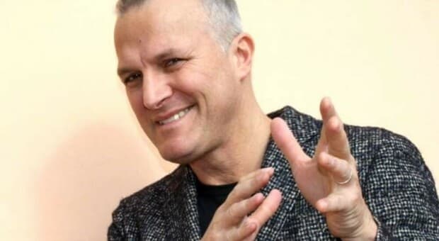  Max Paiella: «Volevo fare lo scultore, adesso sogno il kung-fu. L'analista? Lo consiglio a tutti» 