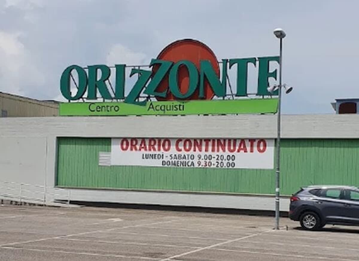 Frosinone, incursione nella notte da Orizzonte, persone incappucciate entrano nel magazzino e poi fuggono via