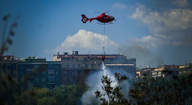  Roma, stagione degli incendi: «Nella Capitale in cenere l?equivalente di 600 campi di calcio. Pesano caldo record e siccità» 