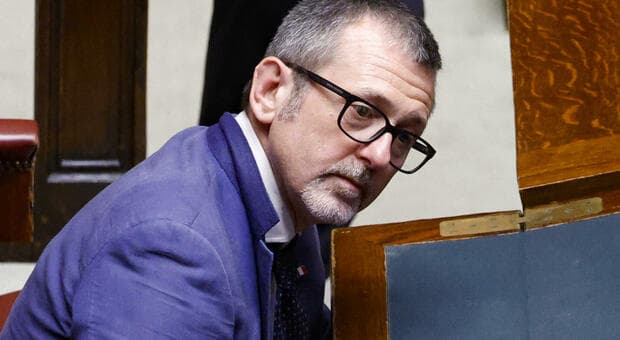  Caso Delmastro, rinviato il voto alla Camera sull'uso delle chat dopo la lettera dei pm. Forza Italia protesta: «Anomalia» 