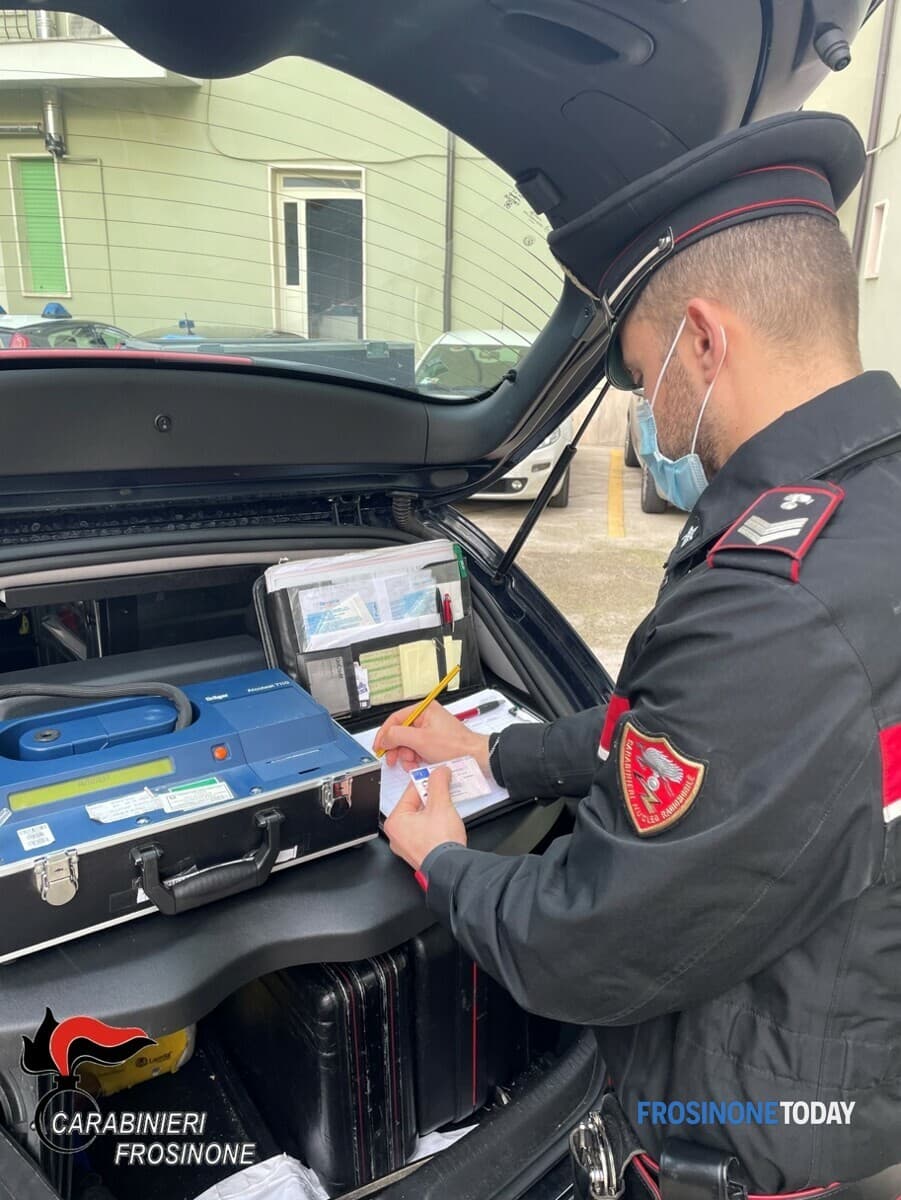 Carte d'identità elettroniche contraffatte con microchip rimossi, altri due casi in Ciociaria
