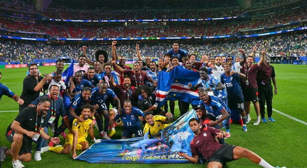  Capo Verde, il miracolo dei Mondiali: è ai sedicesimi (e sfiderà Messi). Vozinha il portiere-dentista ora è un eroe 