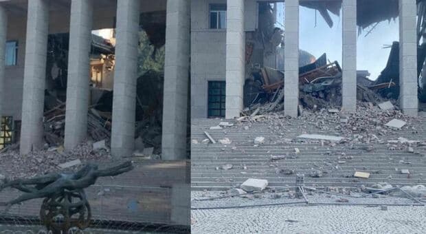  Bolzano, crolla il tetto del tribunale: le immagini choc, ferita un'addetta alle pulizie 