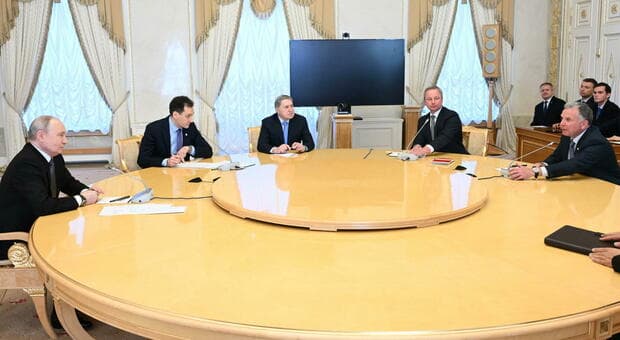  Ucraina, ecco la proposta degli Usa a Putin per la pace. Mosca: «La guerra verso la fine». Zelensky: sì a congelare il fronte 