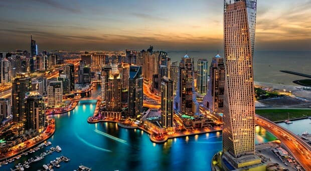  Dubai, crolla il mercato immobiliare di lusso: vendita a picco, l'ombra della guerra che spaventa i super ricchi e i nomadi del benessere 