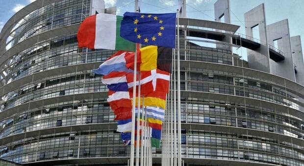  Manovra, l'Italia scrive all'Ue per avere più flessibilità contro l'inflazione. Vertice a Palazzo Chigi con Meloni e i vicepremier 