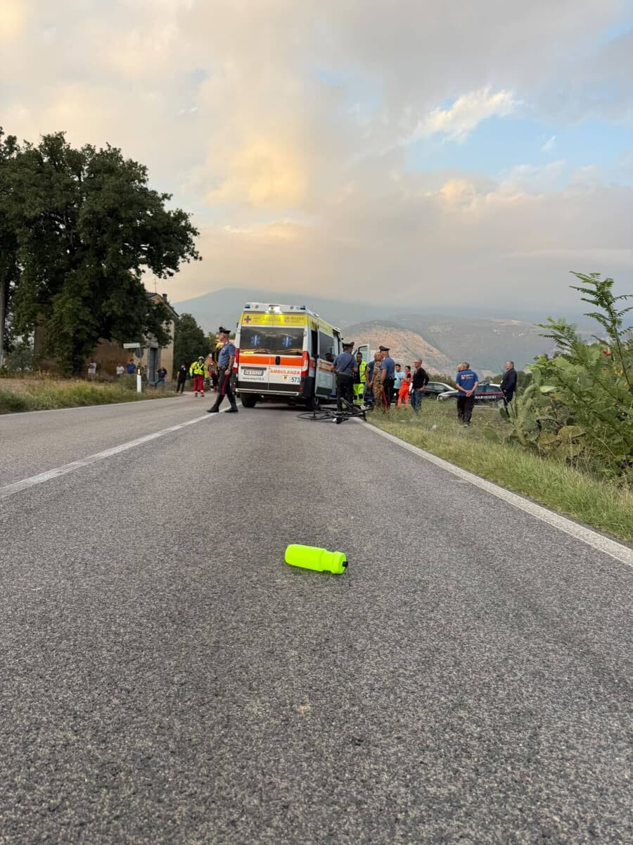 Paura sulla via Leuciana: ciclista di 15 anni investito da un camion, è grave