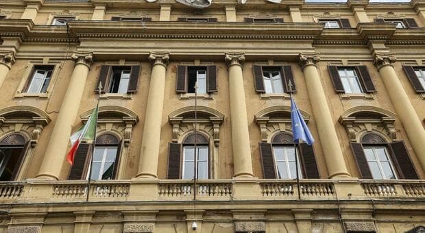  Titoli di Stato, rendimenti in rialzo: il Tesoro colloca 8 miliardi di Btp e Ccteu 