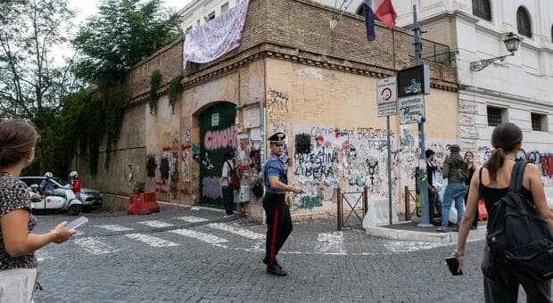  Roma, l?altra faccia delle occupazioni: studenti barricati e presidi accolti negli altri istituti 