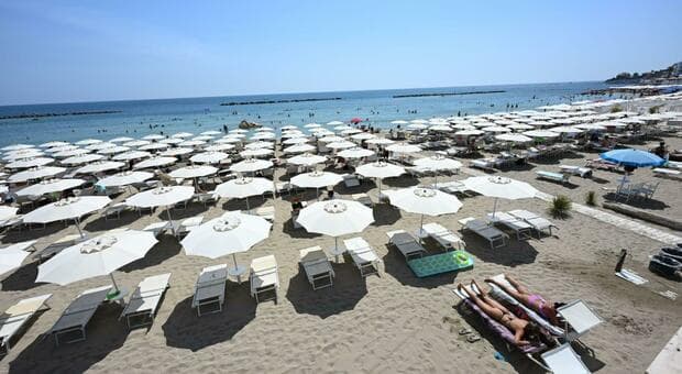  Santa Marinella, l'oasi esclusiva a Nord di Roma: quei salotti mondani tra mare, ville e beach club 