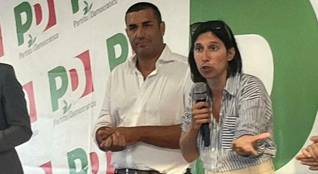  Primarie o no? Il dilemma del Pd, Schlein è pronta ma molti dem non le vogliono. De Pascale: «Ora però si decida» 