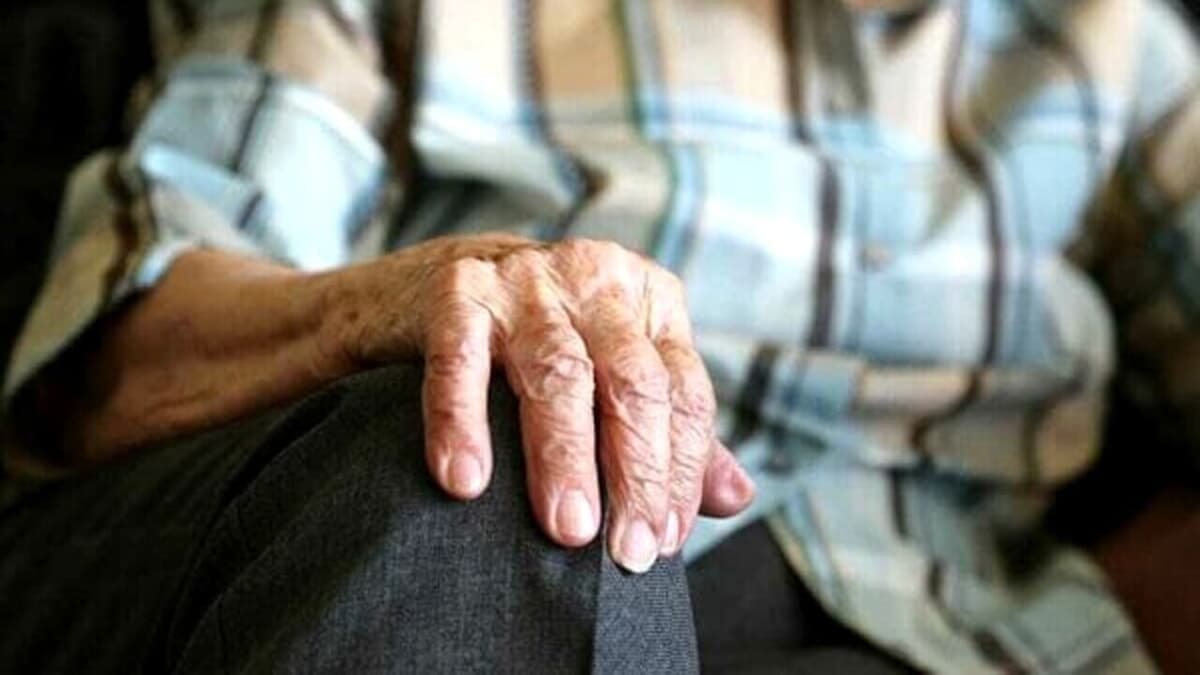 Colleferro, occhio alle truffe agli anziani: “Le ha sporcato i vestiti e poi le ha rubato collana e anelli”